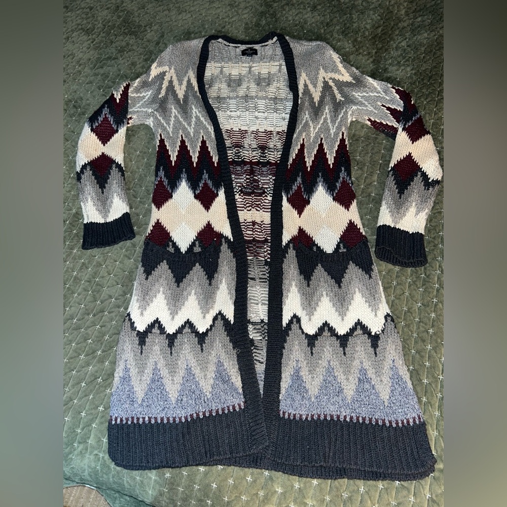 American Eagle Outfitters long sz medium Multicolor Chevron Cardigan w/pockets